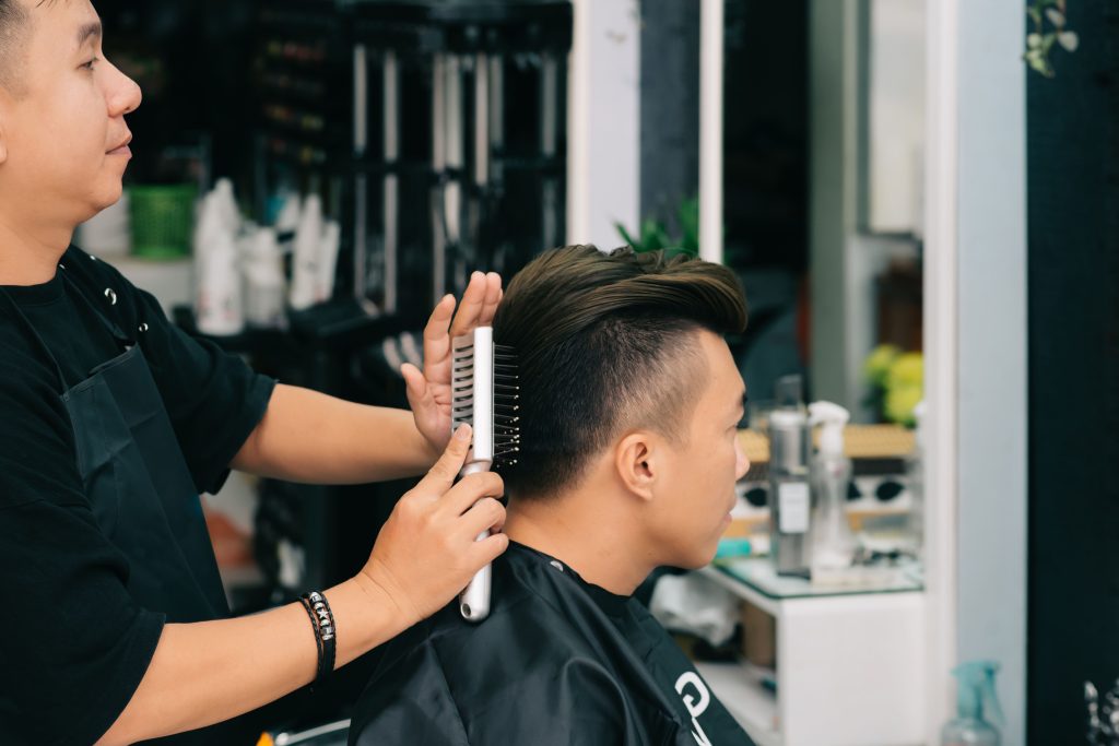 Keuntungan dan Kelemahan Usaha Barbershop. Sumber: freepik.com