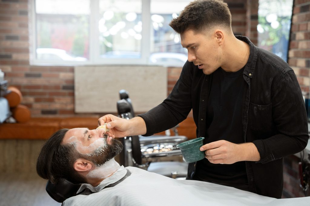 Peluang Bisnis Barbershop. Sumber: freepik.com