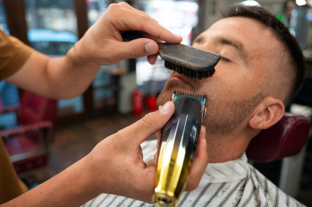 cara memulai bisnis barbershop. Sumber: freepik.com