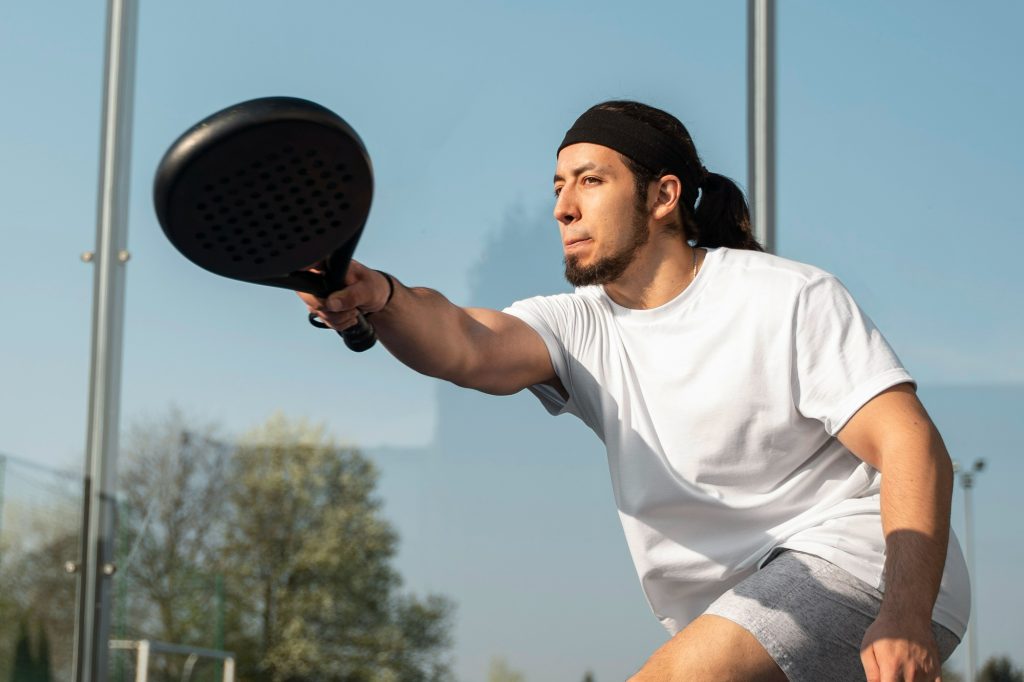 Memulai Sewa Lapangan Padel. Sumber: freepik.com