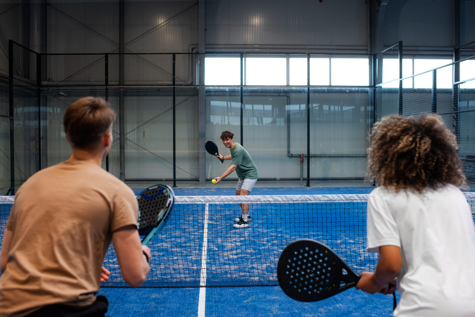 peluang bisnis lapangan padel. Sumber: freepik.com
